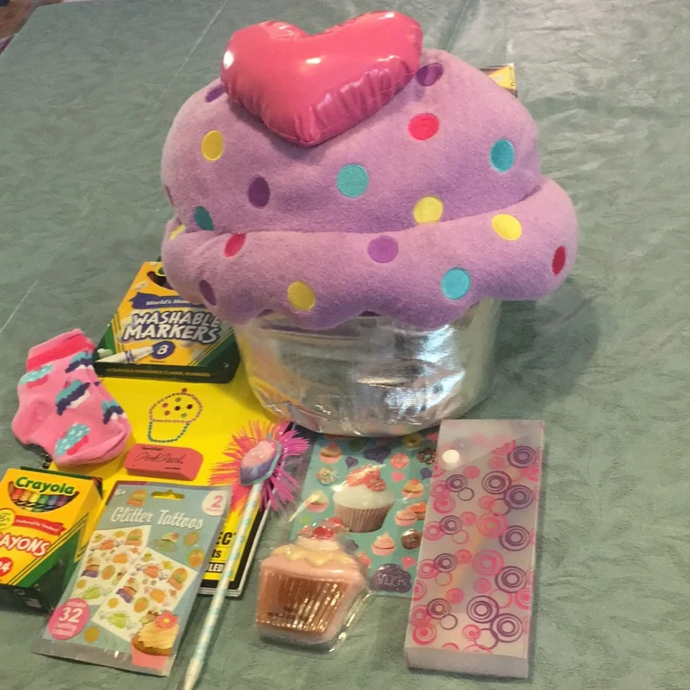 Cupcake Backpack 13pc Sweet cupcake Treasures NEW full of matching Cupcake Gifts